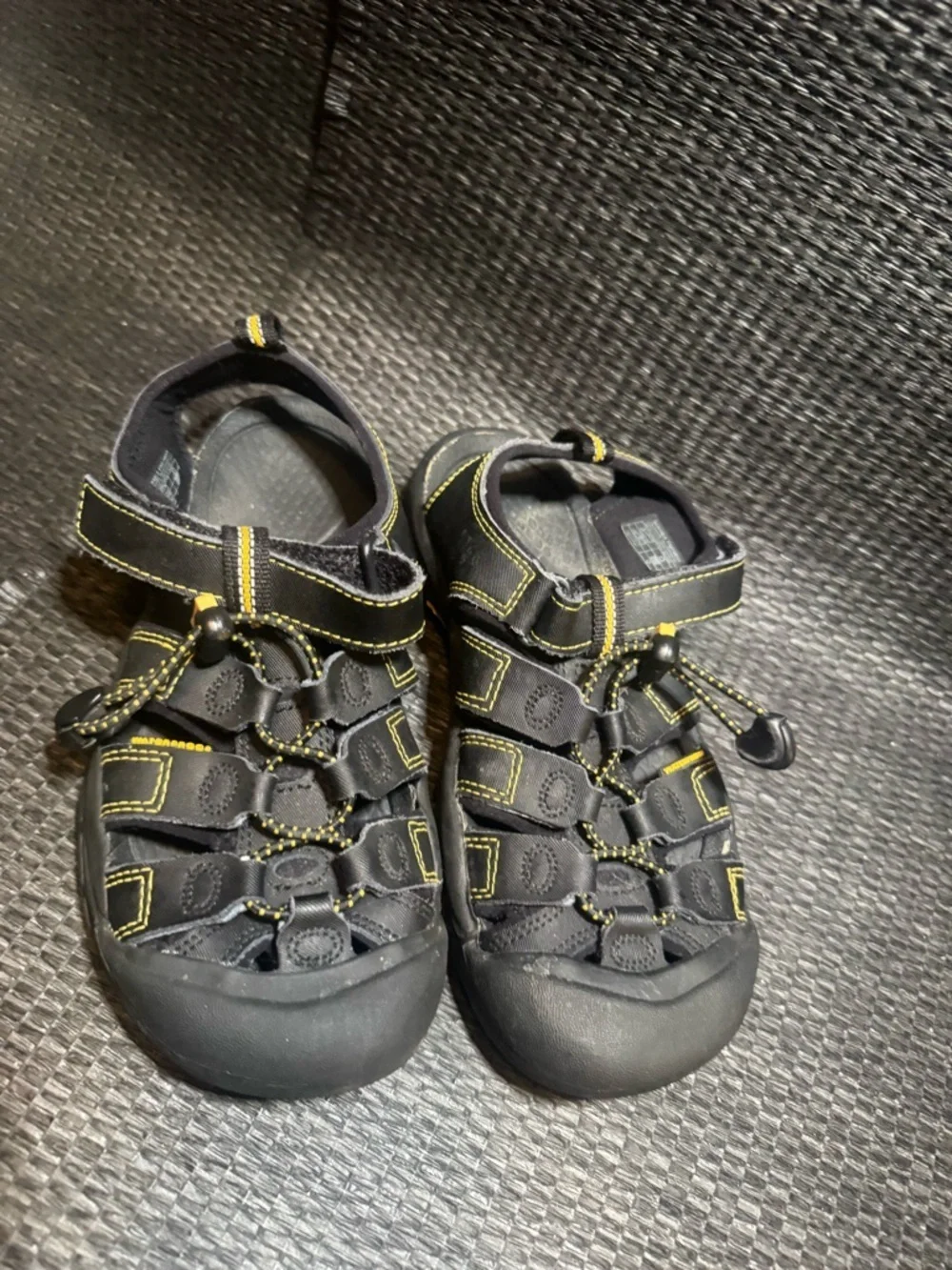 Keen sturdy closed